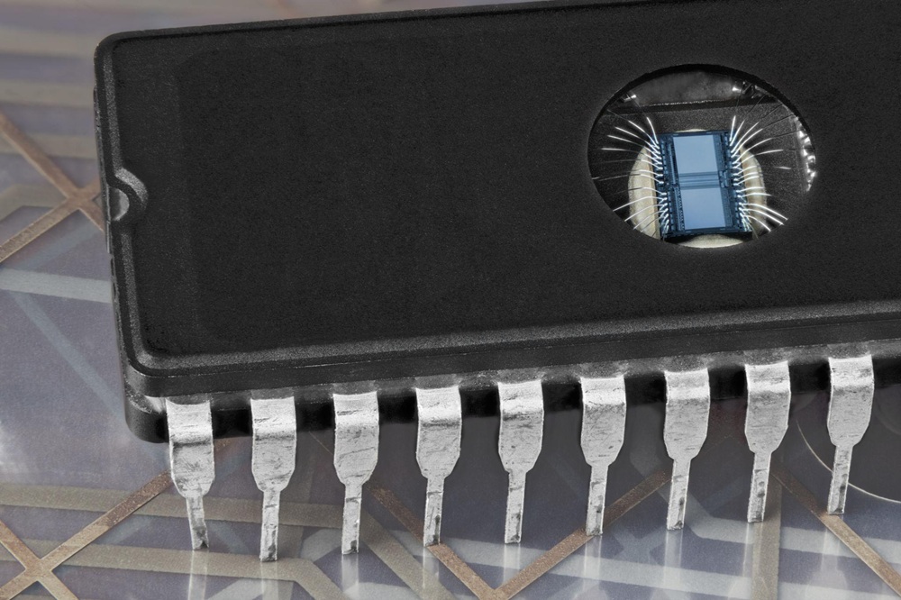 EPROM vs EEPROM, Working Principles, Differences, and Applications